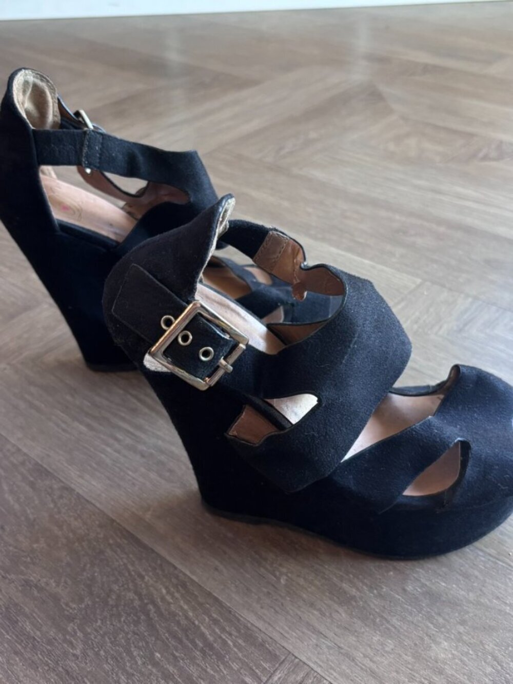 Do Black Suede Platform Strappy Wedges - Picture 4 of 9
